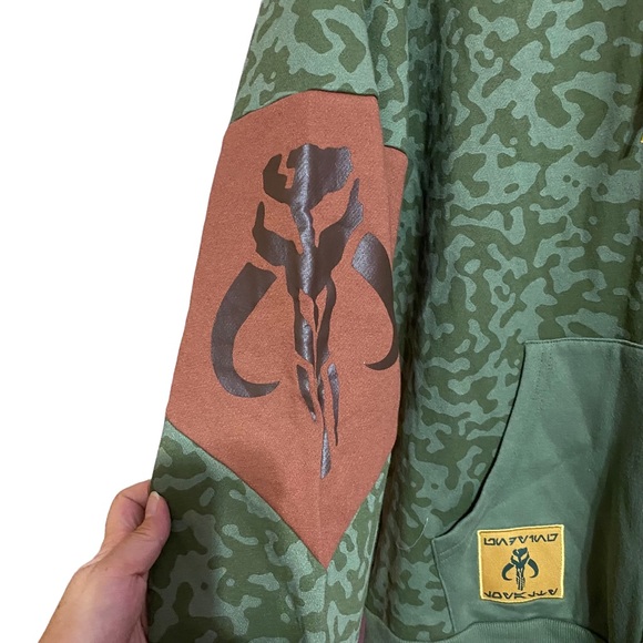 NWT Star Wars Mandalorian Hoodie Sz L, get this outta my closet, I hate StarWars - Picture 3 of 6